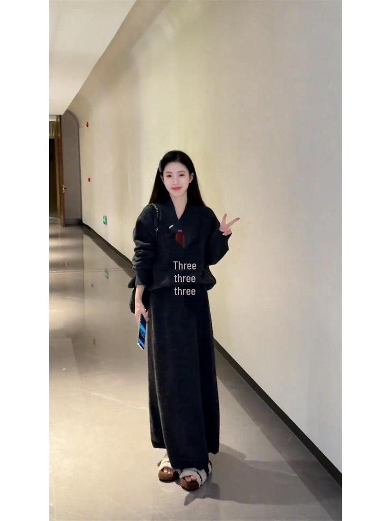 Korean Style Gray Knit Sweater & Skirt Set for Autumn/Winter 2025 - Women's Deep Winter Outfit