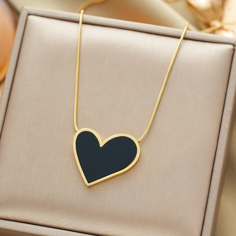 Loving Heart Mother Of Pearl Titanium Steel Necklace Women Simple Elegant Pendant Jewelry Luxury Minimalist