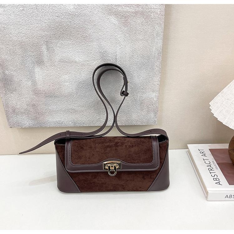 Crossbody Bag Women's New Niche Design French Commuter Underarm Fashion Versatile Retro Baguette Shoulder Bag