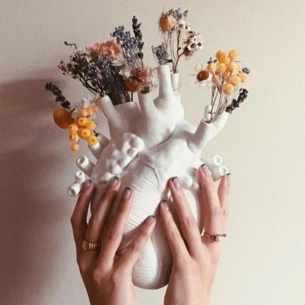 Resin Heart Shaped Vase Multiple Sockets White/Red Desktop Flower Pot Sculpture Design Dried Flower Container