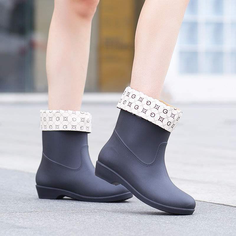 New medium tube rain shoes women's waterproof and wear-resistant four-season women's rain boots warm and velvet flat rain shoes kitchen shoes glue 