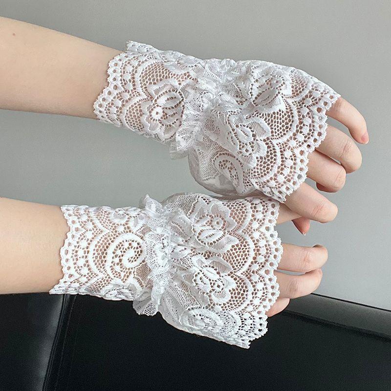 

Lace Wrist Flower Female Horn Cuff Wristband Lace Oversleeve Dance Show Performance Bracelet White Pair [Two]]
