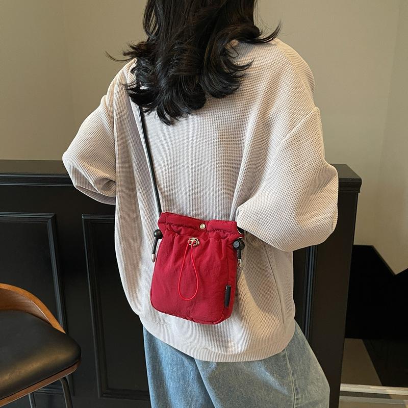 Stylish and simple small cloth bag women's 2025 new trendy ins walking mobile phone bag Japanese lightweight shoulder messenger bag