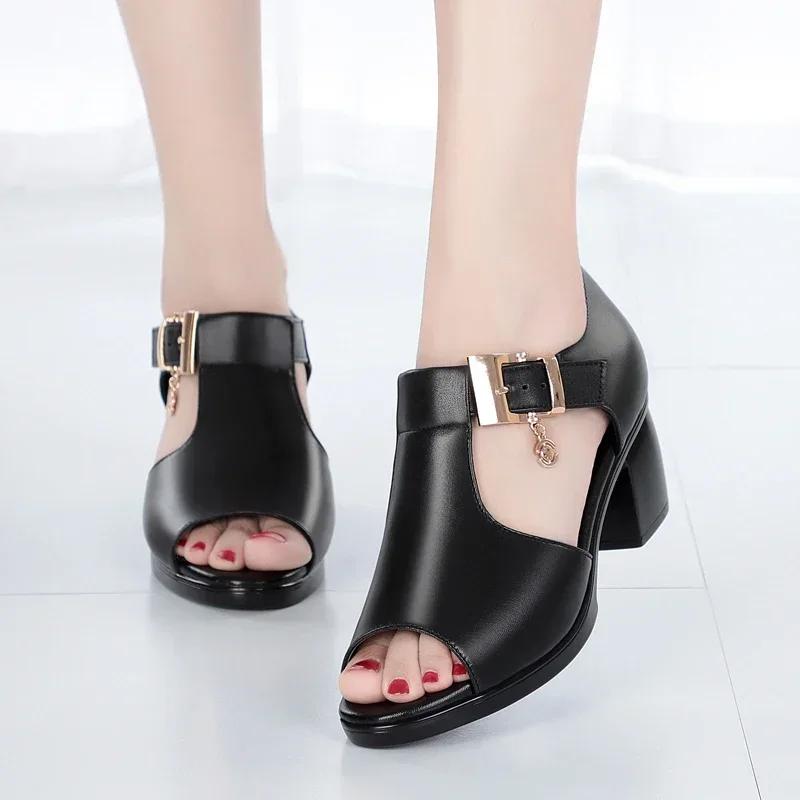 Sommer Neue Mode Frauen Fisch Mund Schuhe für Frauen Blockabsatz Metall Dekorative Schnalle Casual Sandalen Weiblich