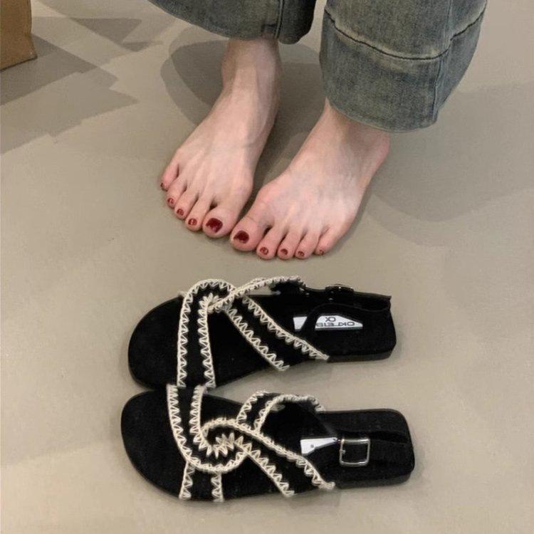 

Французский ретро-крест с плоской женской обувью богемный с юбкой с открытым носком с римскими сандалиями женский летний 40 чёрный