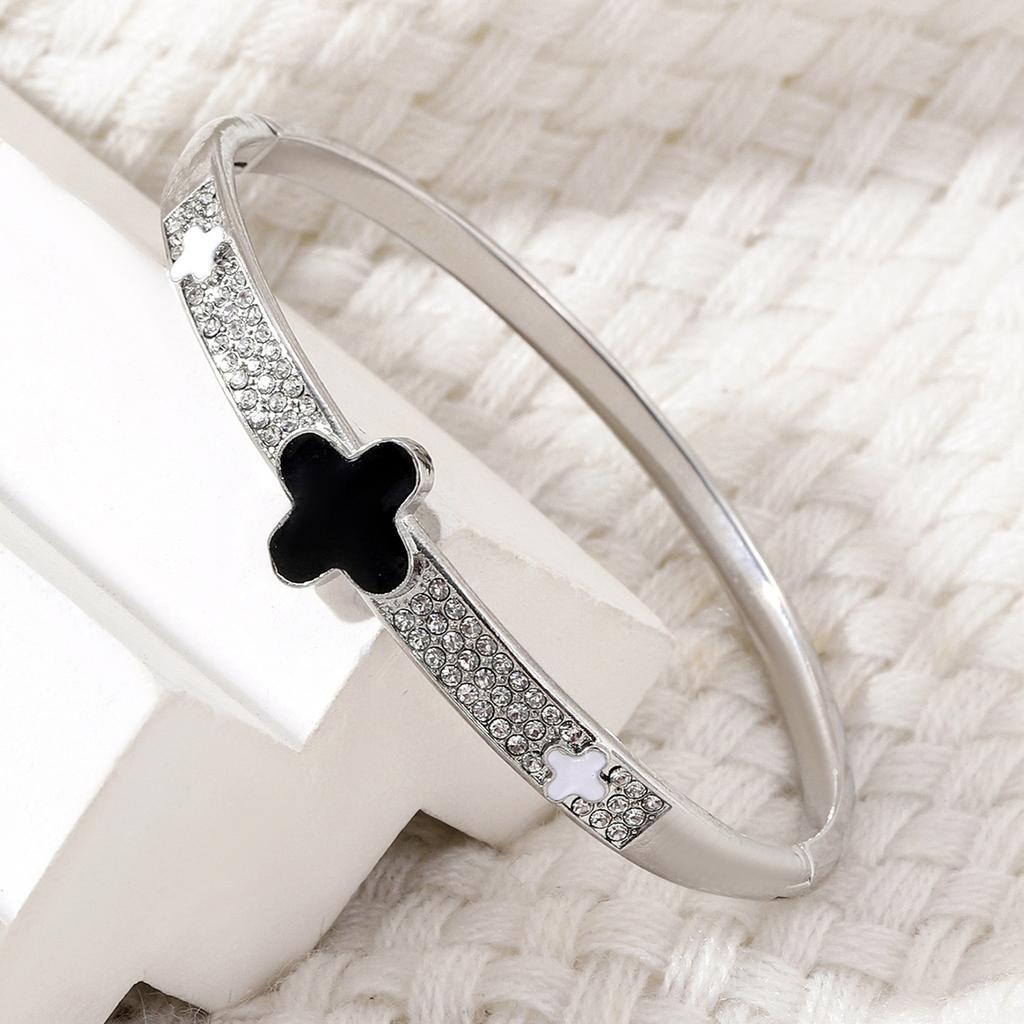 European and American Enamel Four-leaf Flower Bracelet for Women, Light Luxury, Versatile Hand Jewelry