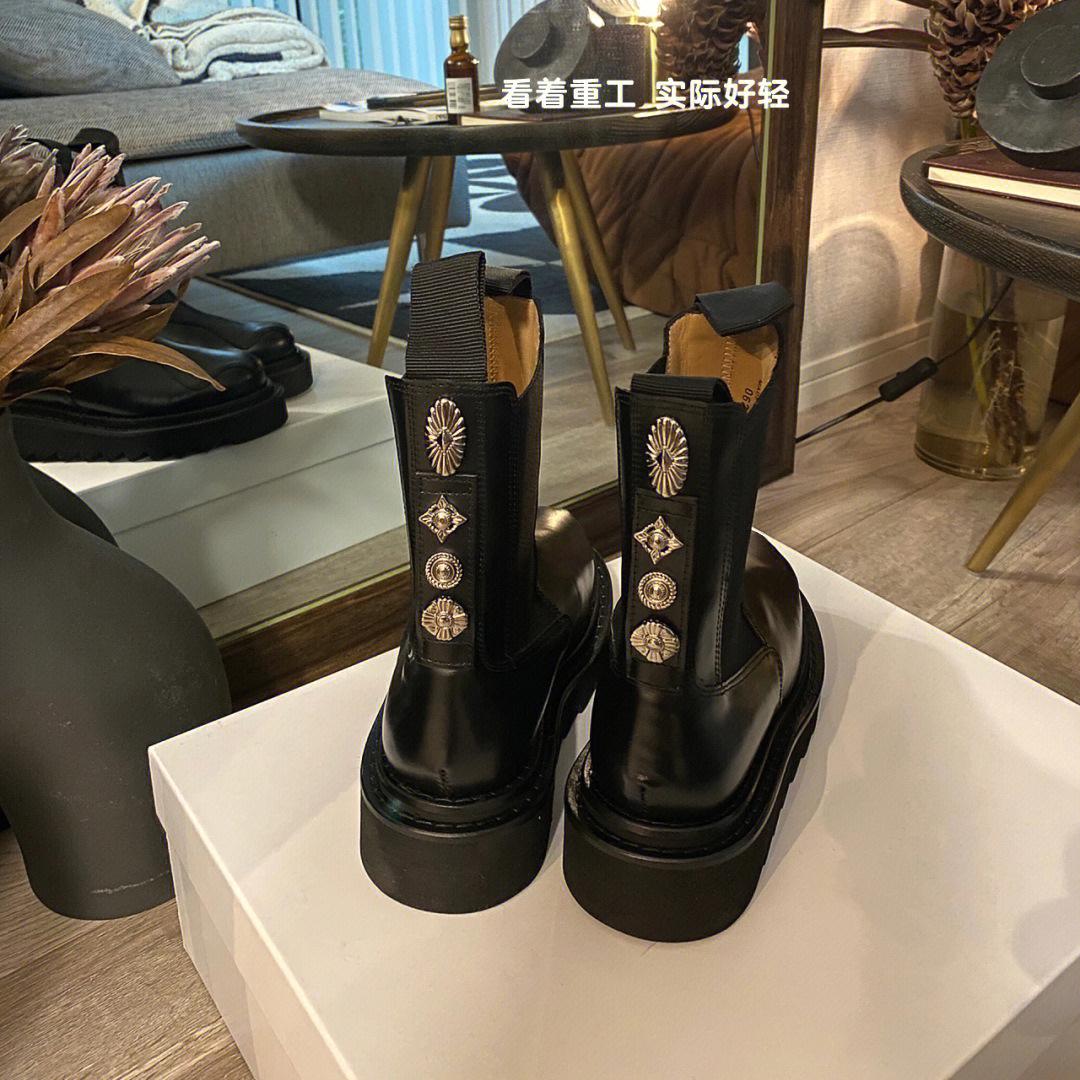 

Пряжка Wind Metal Buckle Badge Buckle Кожаные ботинки Martin на толстой подошве Женские короткие ботинки Ботинки-сигареты Средние ботинки 40