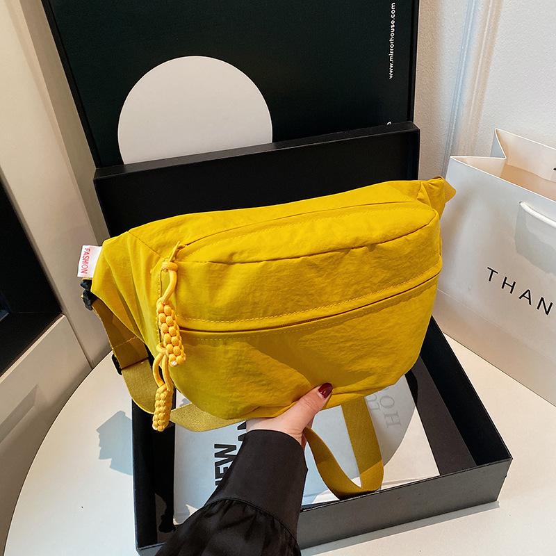 

Trendy versatile Korean version messenger bag simple solid color fashionable foreign style breast bag 2025 casual wide shoulder strap shoulder bag ti жёлтый