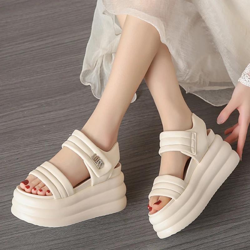 

Новые летние женские сандалии на массивной подошве, кожаные кроссовки на высокой платформе, дышащие повседневные тапочки, женская обувь, каблуки 7 см, клиновидные кроссовки 34