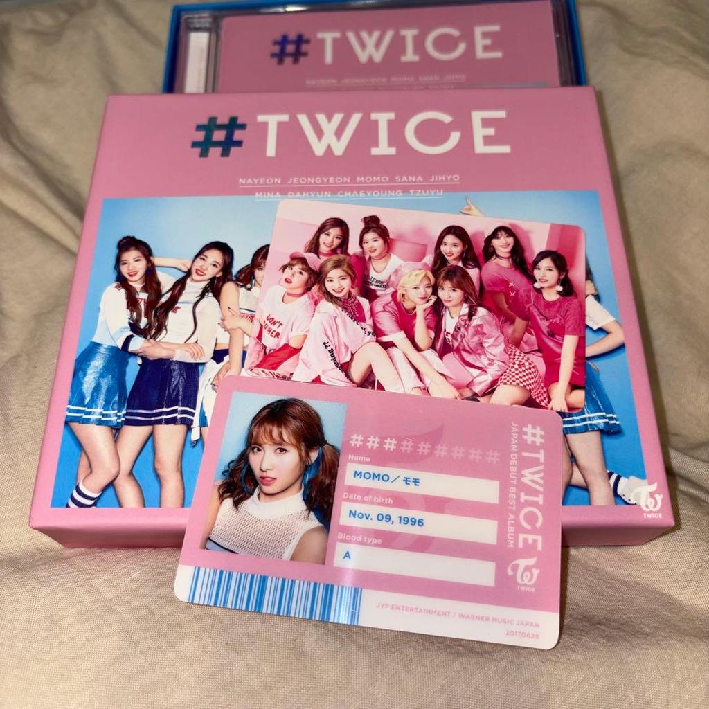 [USED] TWICE TWICE Album with MOMO Card