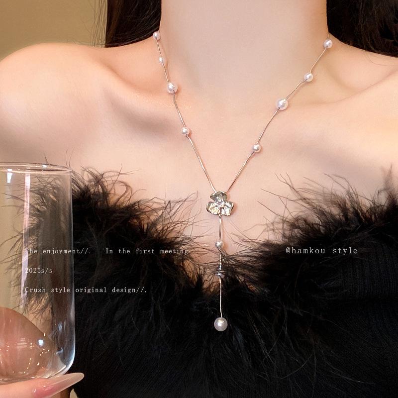 „Trendový špičkový perlový náhrdelník: Všestranný klíční řetízek z titanové oceli pro ženy"