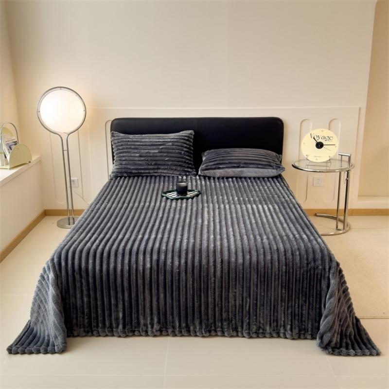 2026 autumn and winter new solid color imitation rabbit fur blanket thickened blanket drawn milk fleece blanket, no pillowcase
