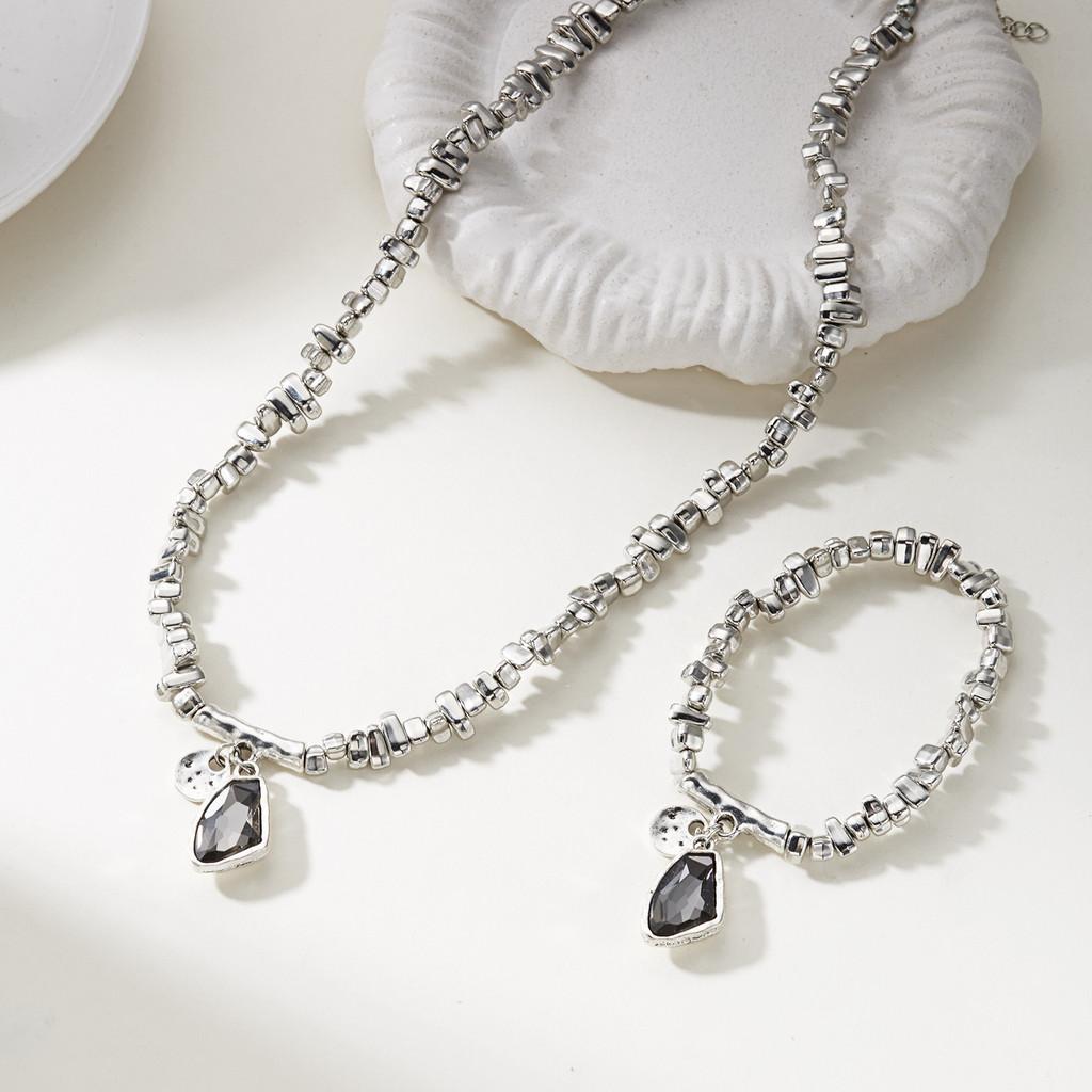 Cold Minimalist Titanium Finish Geometric Jewelry Set With Pendant And Chain For Ladies