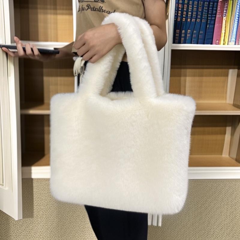 Chic Plush Tote: Large Capacity, Versatile Furry Handbag for Women - Perfect for Autumn & Winter, Worn As Shoulder or Crossbody Bag.
