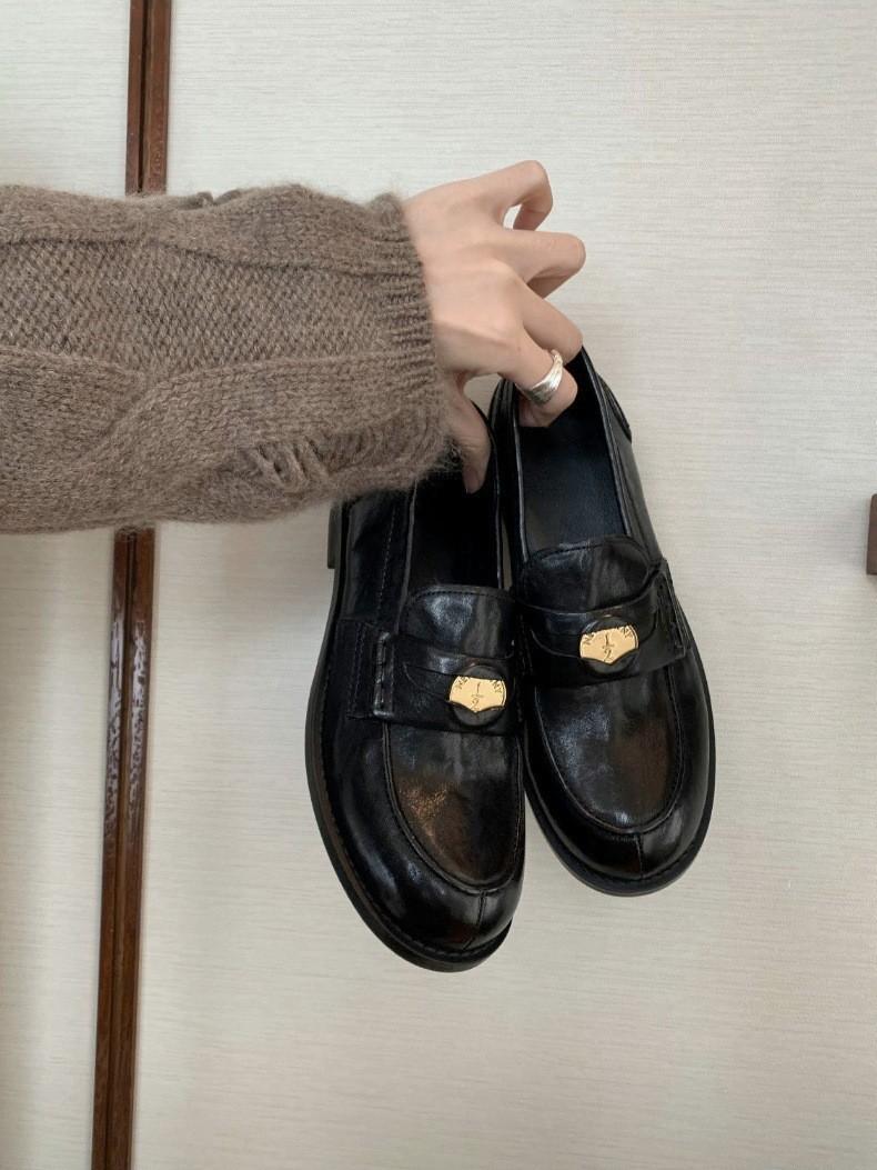 

Sheepskin version~ leather retro flats loafers women s 2025 new British versatile black small leather shoes single shoes 34