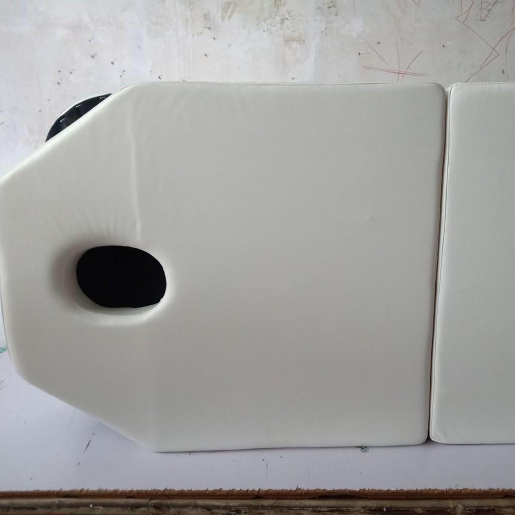 Folding Beauty Bed for Body Shaping, Massage, Physiotherapy, and Micro-plastic Procedures