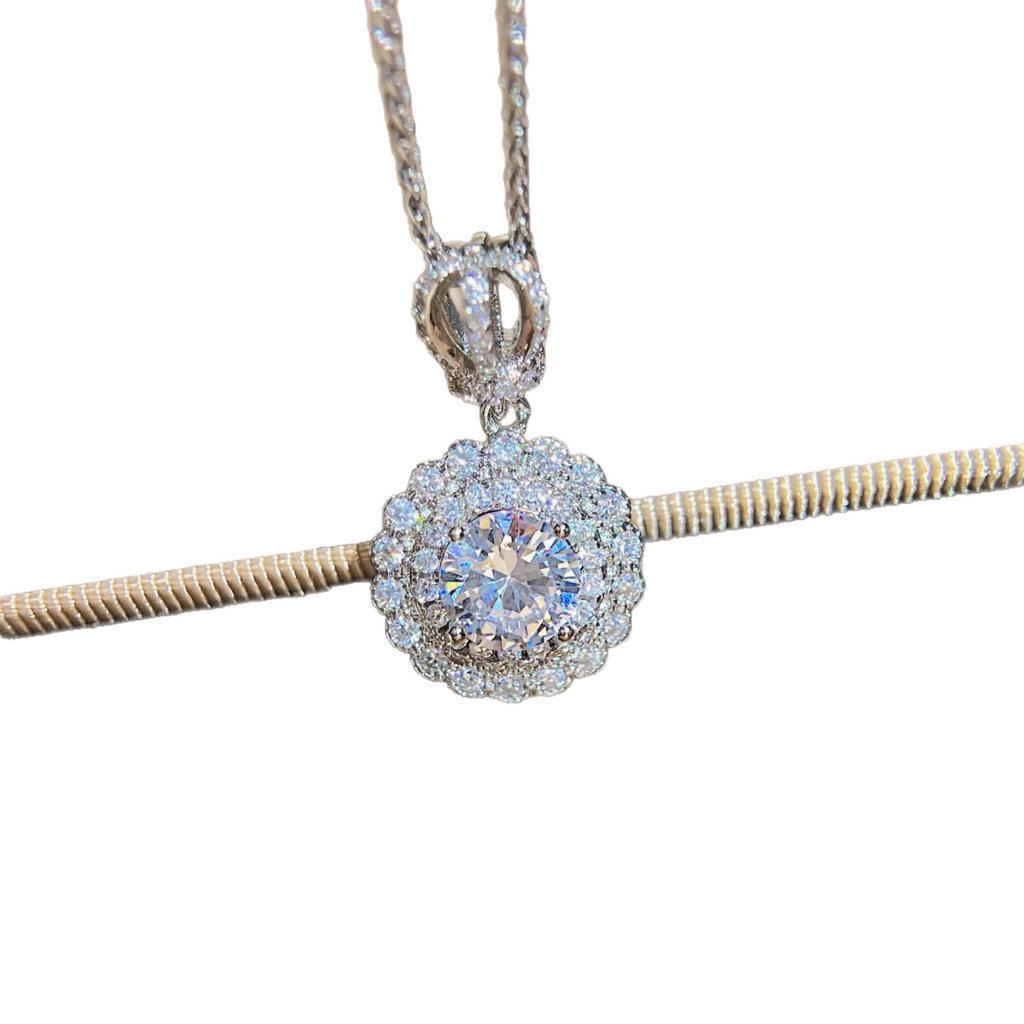 Elegant Micro-Inlaid Moissanite Crown Pendant 2-Carat Clavicle Chain