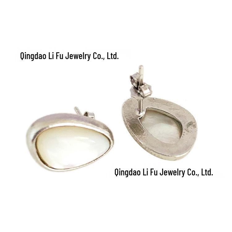 Tropfenförmige Halskette im französischen Stil aus 925er Sterlingsilber mit Naturstein aus weißem Muschelkalk