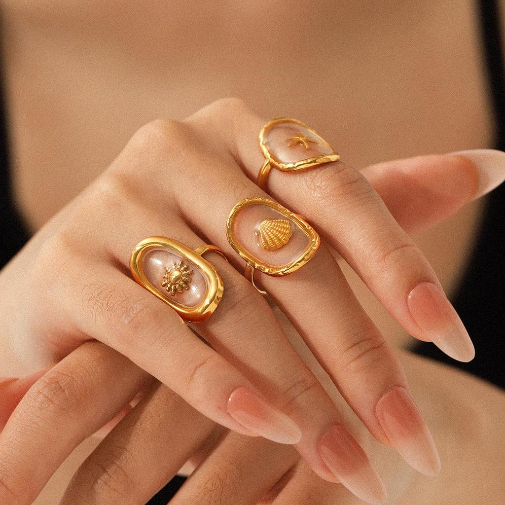 Starfish Epoxy Oval Ring: Adjustable Stainless Steel Finger Jewelry for Women In a Simple, Stylish Design.