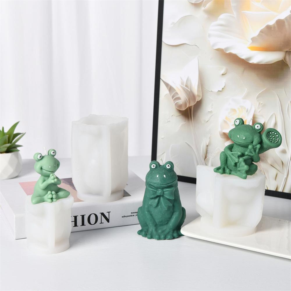 Holding Lotus Root Frog Silicone Candle Mold Cartoon Prayer Frog Aromatherapy Candle DIY Gypsum Resin Decoration Making Mould