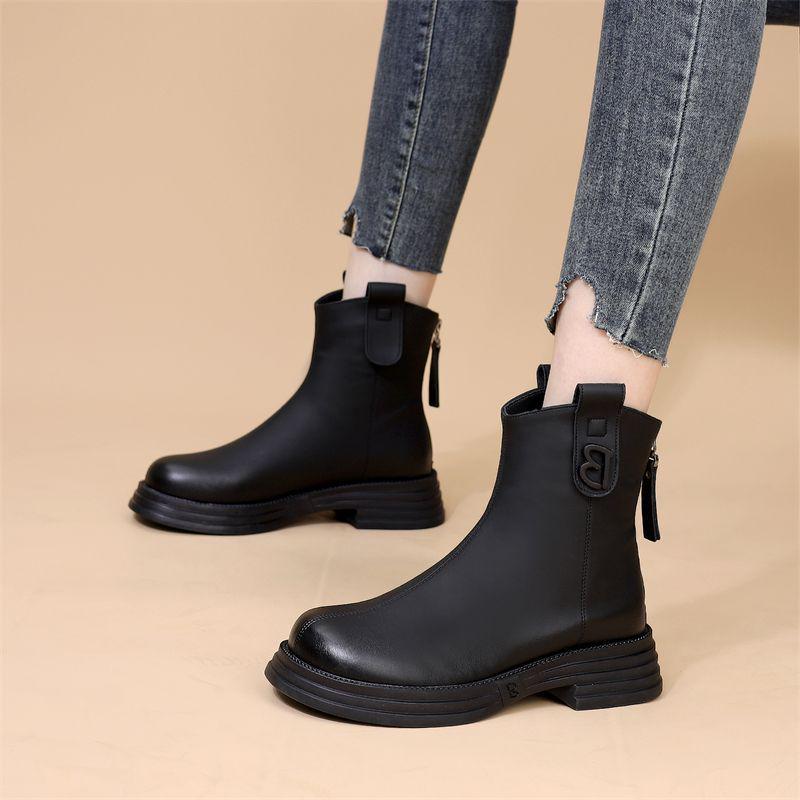 Women's Versatile Fleece-Lined Chelsea Boots: Thick-Soled, Soft, Ankle-High Fashion in New British Style.