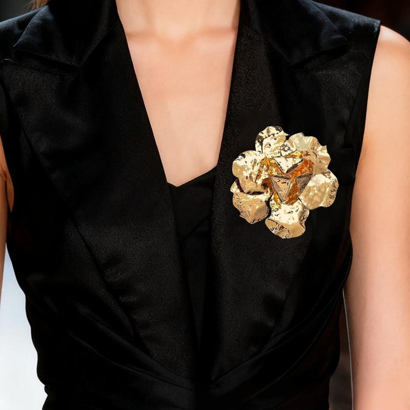 1 Stück Damen Großes Statement Elegantes Kragenzubehör Luxuriös Retro 3D Geschichtete Goldene Blume Brosche Für Party Hochzeit Täglich