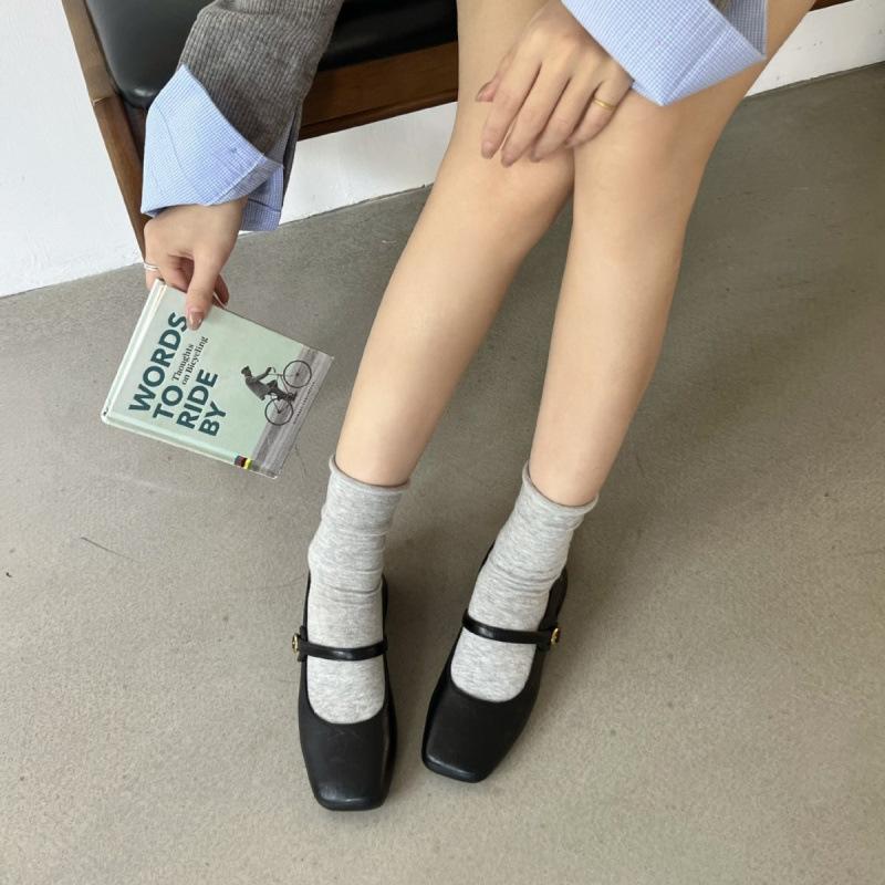 French retro square head shallow mouth single shoes women's middle heel 2025 spring and autumn evening temperament thick heel Mary Jane shoes