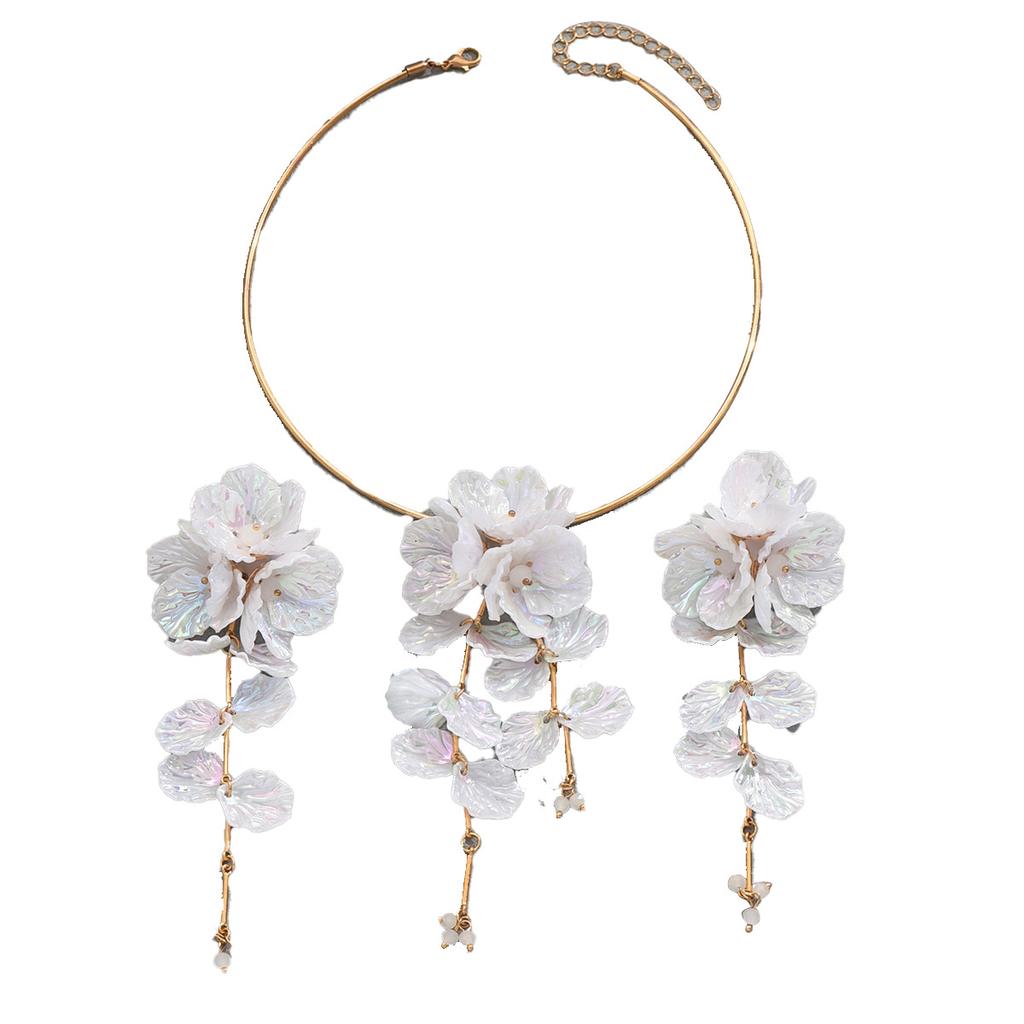 2025 new Korean version women's necklace earrings jewelry set flower small fresh design collar earrings women's fashion