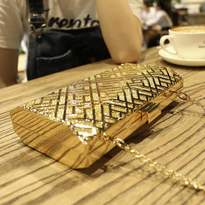 Fashion women's bags, new hand-in-hand grab bags, fashionable one-shoulder messenger small bags, tide night dinner bags