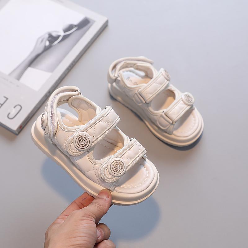 

2023 Детские летние сандалии, шикарные повседневные однотонные черные сандалии для девочек, детская мода, классические цветочные пряжки в японском стиле принцессы 26