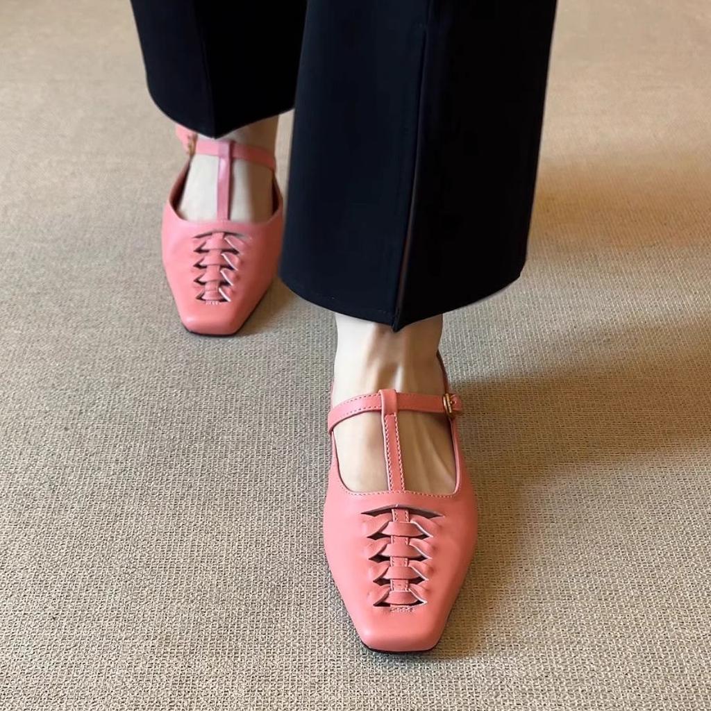 Not tired feet hollow out beautiful bag head outside wearing cool slippers women's 2025 summer niche soft leather woven muller shoes