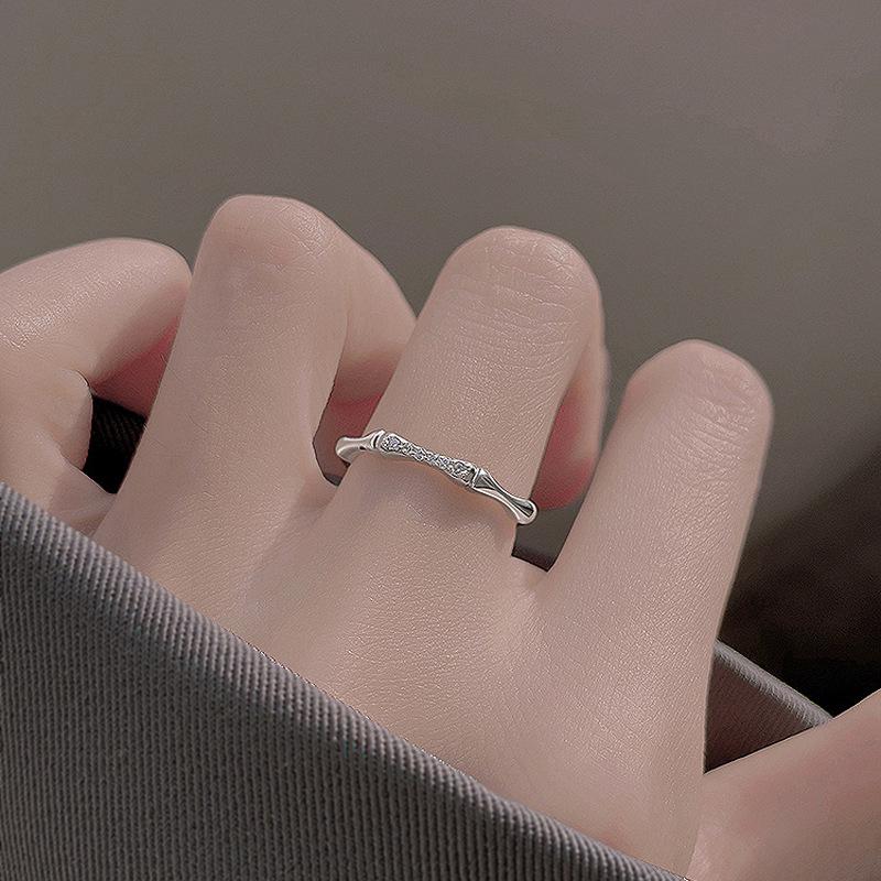 Bague Ouverte en Or Exquis: Style Japonais & Coréen, Alliance Fine Incrustée de Diamants, Empilable & Élégant Bijou de Doigt