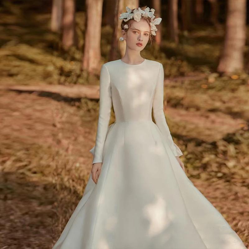 Long-sleeved satin light wedding dress autumn and winter new light wedding dress banquet evening dress sexy and thin