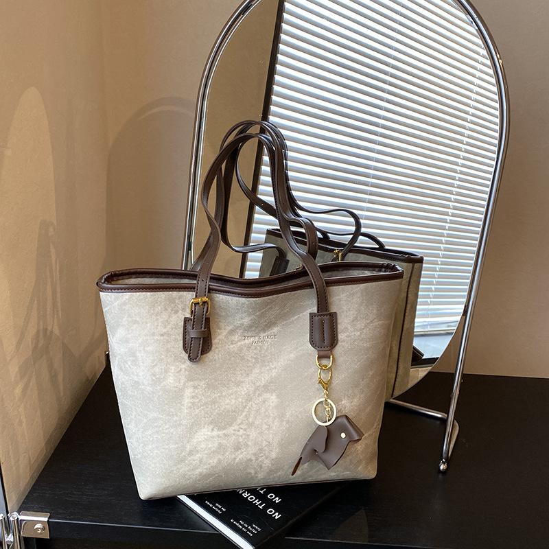 Large-capacity bag women's autumn and winter 2025 new casual niche design shoulder bag texture commuter tote bag