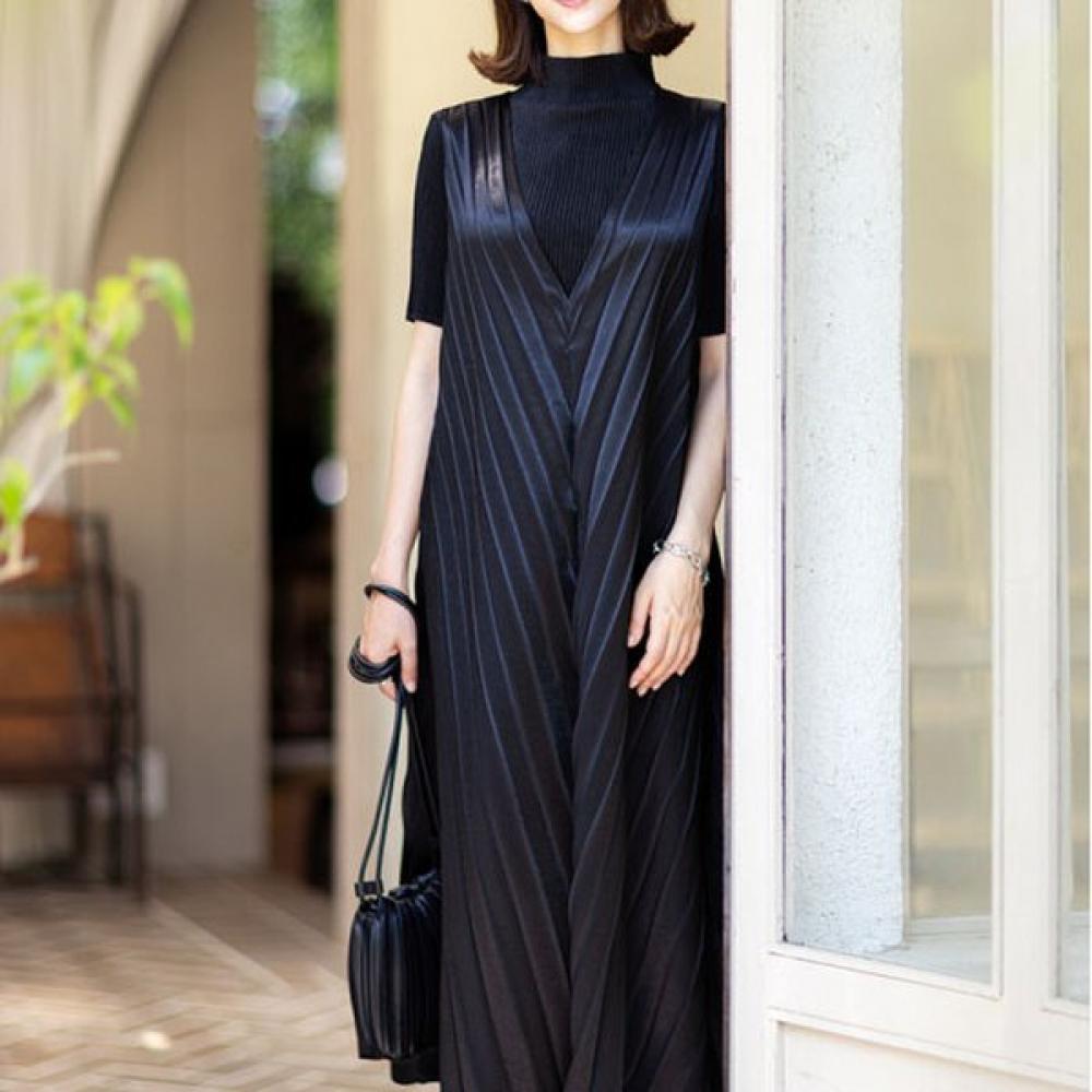 Specchio Deep V Pleated sleeVeless Dress 452 578 Single option