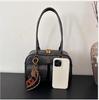Women's Retro Solid Color Pu Leather Shoulder Bag with Multiple Pockets Large Capacity Comes with a Detachable Accessory Charm
