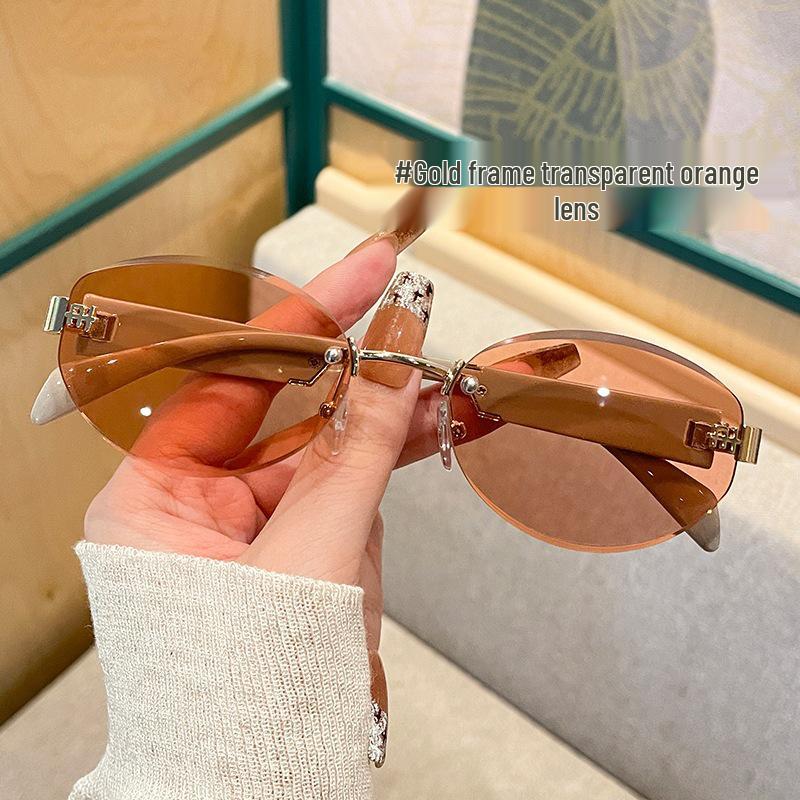 Stylish Metal Frame Sunglasses for Women - Trendy Street Style & Sun Protection