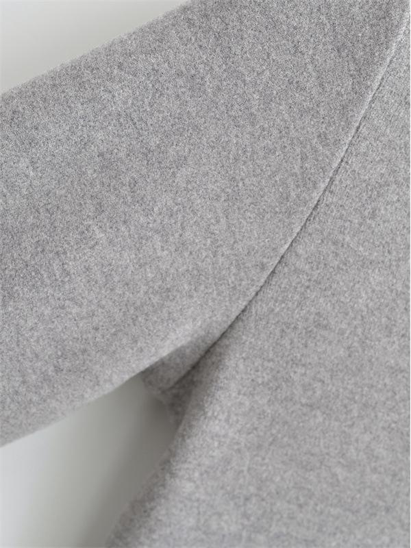 Chic French V-Neck Zipper Long Sleeve Slim Fit T-Shirt for Women, Autumn/Winter High-End Style.