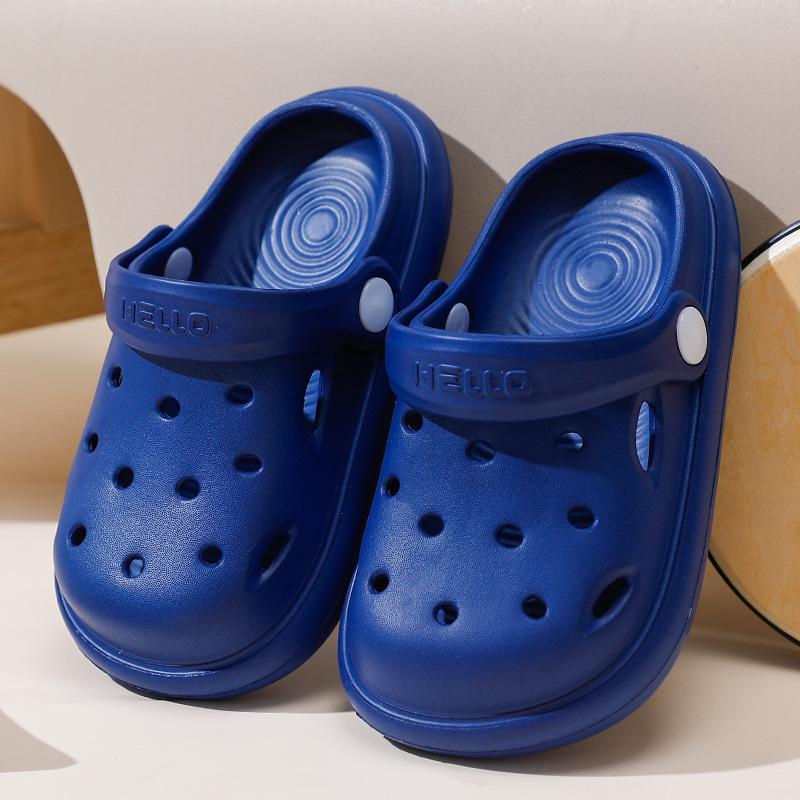 Children's Slippers Solid Color Hole Shoes Girls Boys with Soft Soles Baby Bags Perforated Shoes Home and Baby Sandals