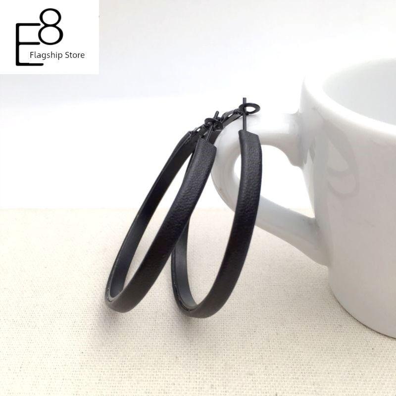 

Matte Black Leather Big Hoop Earrings Exaggerated Ear Ring Female Circle Elegant South Korea Simple Personality Fashion 5cm
