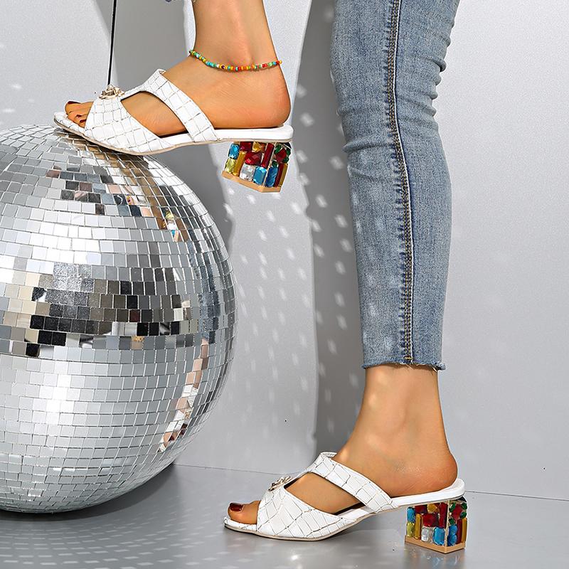 Sommer Peep Toe Strass Sandalen Frauen Blume Decor High Heels Hausschuhe Frau Mode Weiß Platz Ferse Strand Alias Mujer
