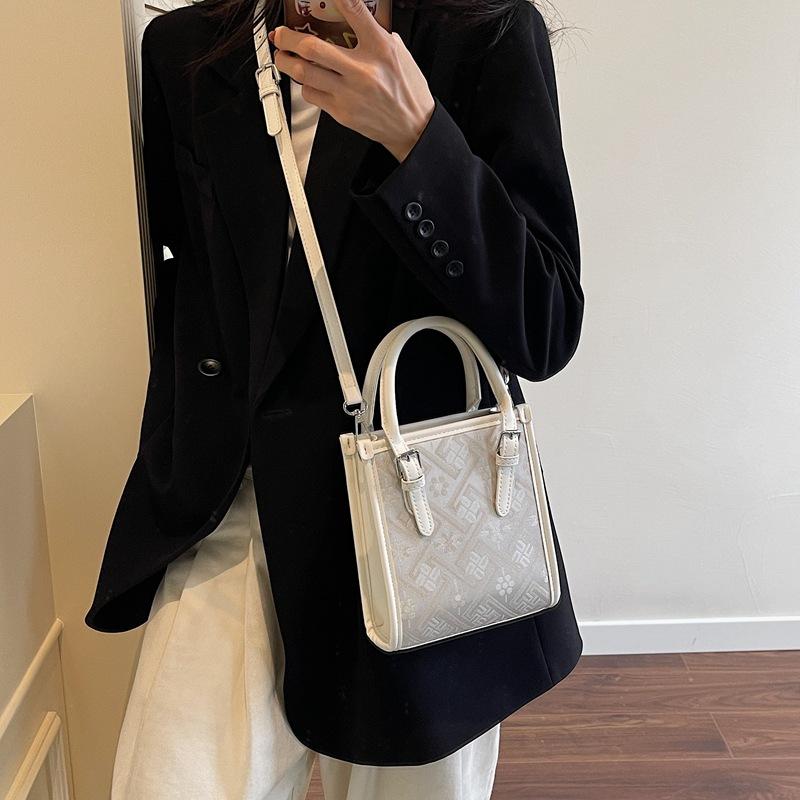 New Fashion Handbag Women's Versatile Shoulder Messenger Bag Women