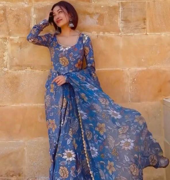 

Presenting New Designer Anarkali Suit In New Fancy Style