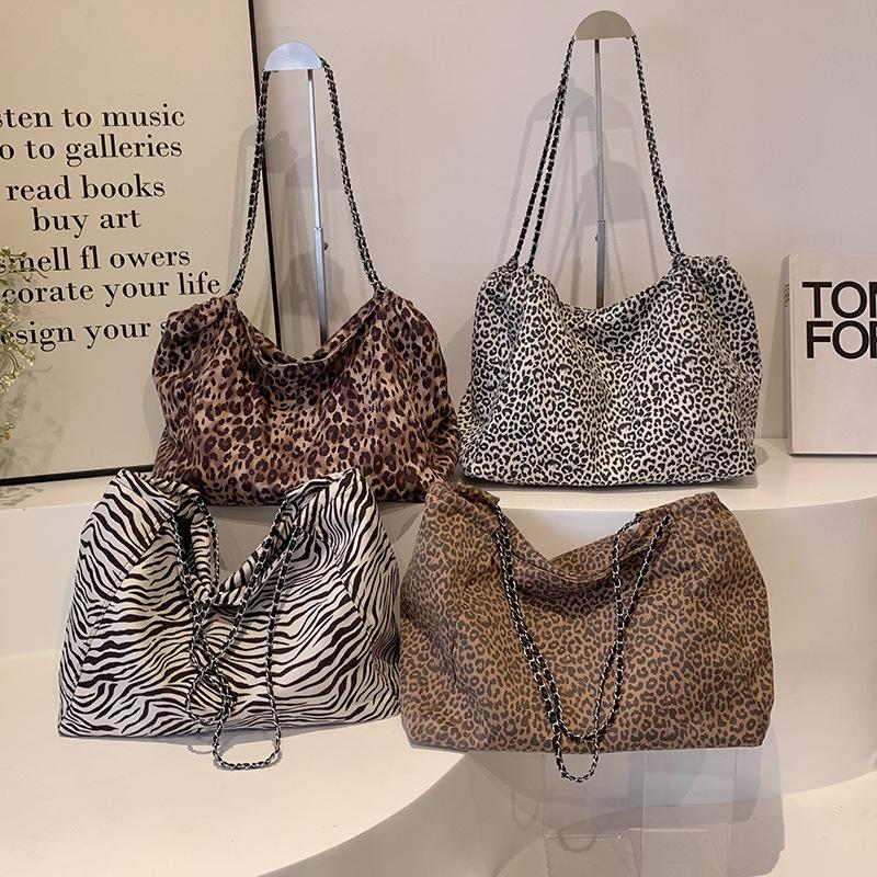 Large Capacity Leopard Shoulder Bags 2025 Luxury Chian Nylon Tote Bags Fashion Commuter Travel Purse Handbags
