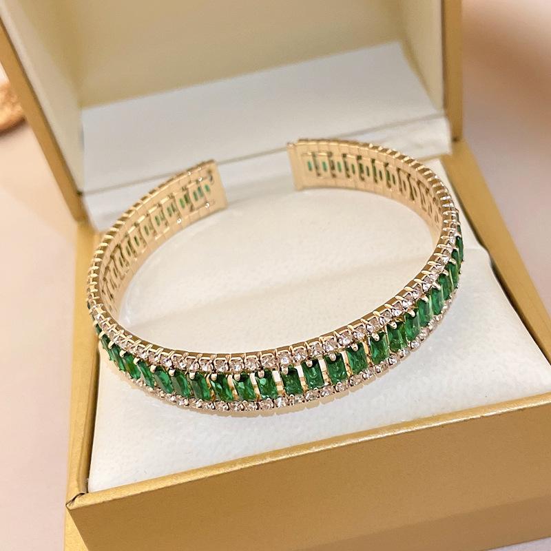 Zircon Open Bangle: Simple & Versatile Luxury Bracelet with Niche Design and Internet Celebrity Style.