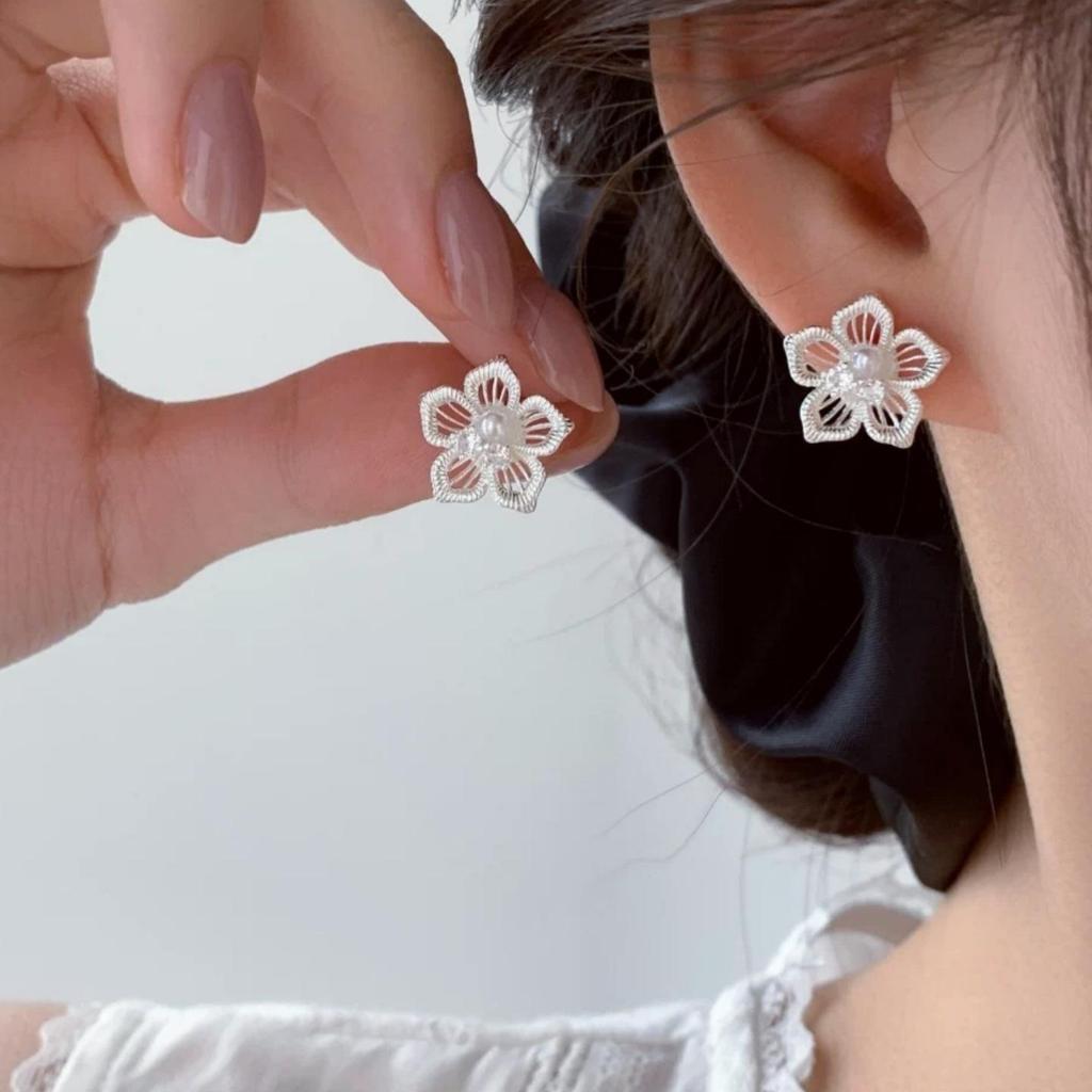Exquisite Pearl Zirconia Flower Stud Earrings for Women - High-End Fashion Accessories