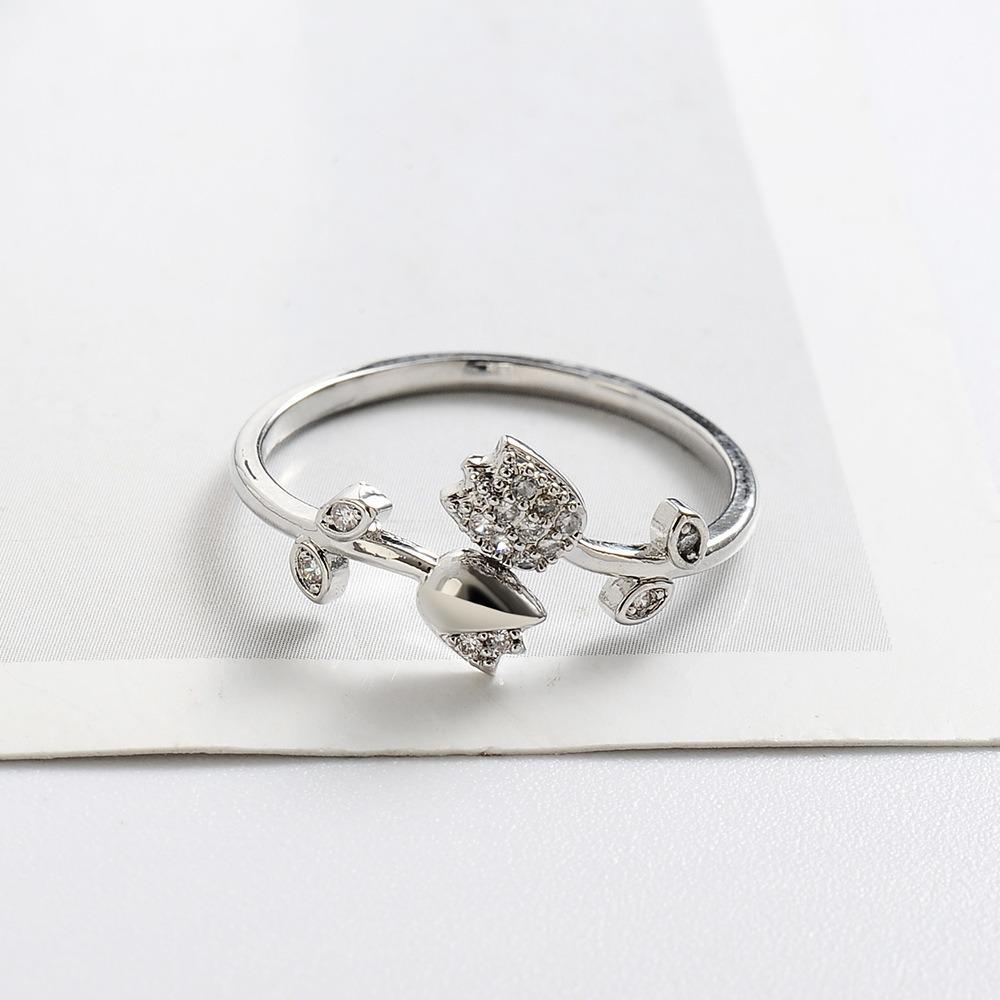 Pierścionek z emaliowanym wężem i koniczyną, motylem, diamentem i tulipanem, transgraniczny