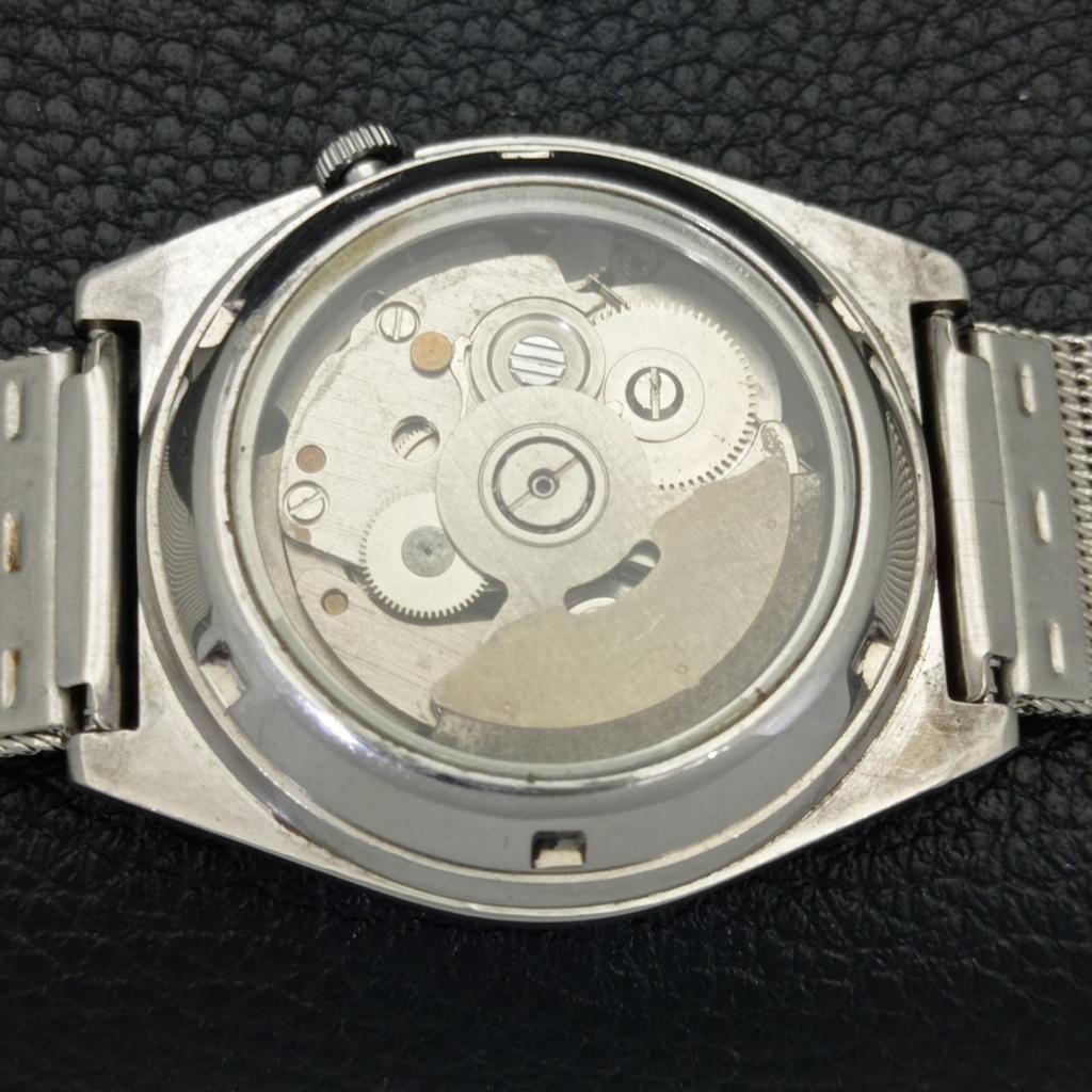 JAPAN VINTAGE SEIKO 5 AUTOMATIC MENS ARABIC GREEN COLOR DIAL WATCH a701302-5 R206a-a701302