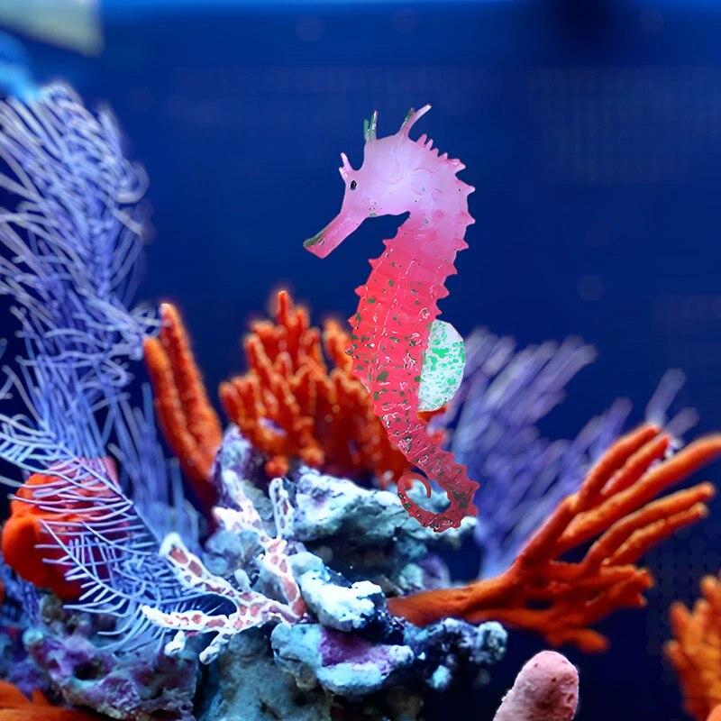 

Украшения для аквариума, имитация светящегося в темноте силиконового морского конька с присосками, украшения для ландшафта аквариума красный