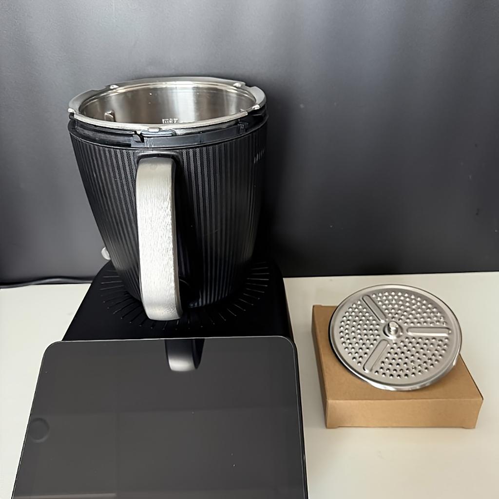 Stainless Steel Peeler With Protective Cover – Food-Grade Attachment For Effortless Peeling